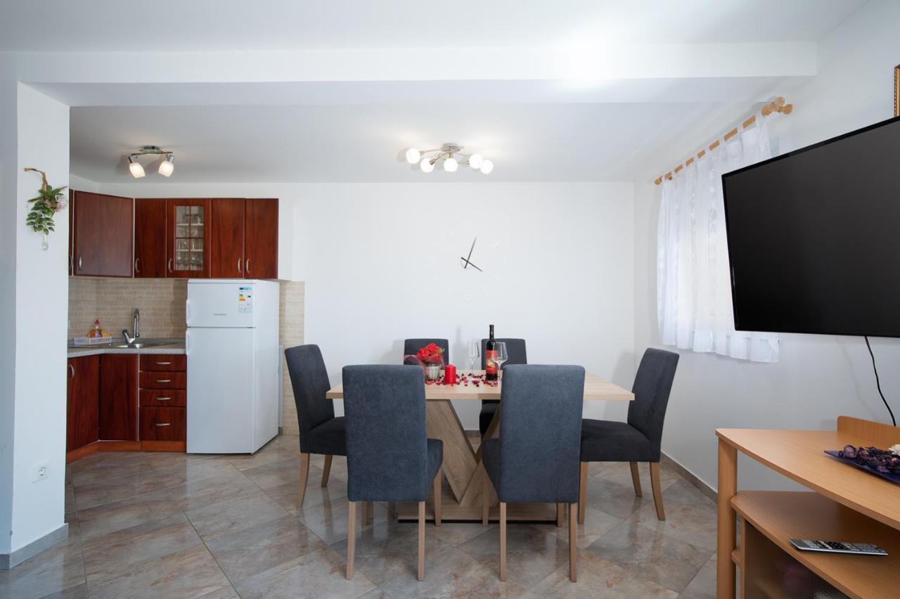 Apartmani Dujmovic Medulin Exterior photo